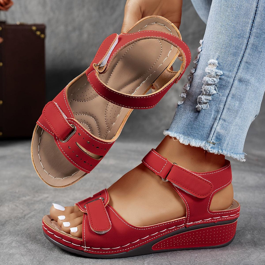 Women's Cushioned Sandals With Adjustable Straps