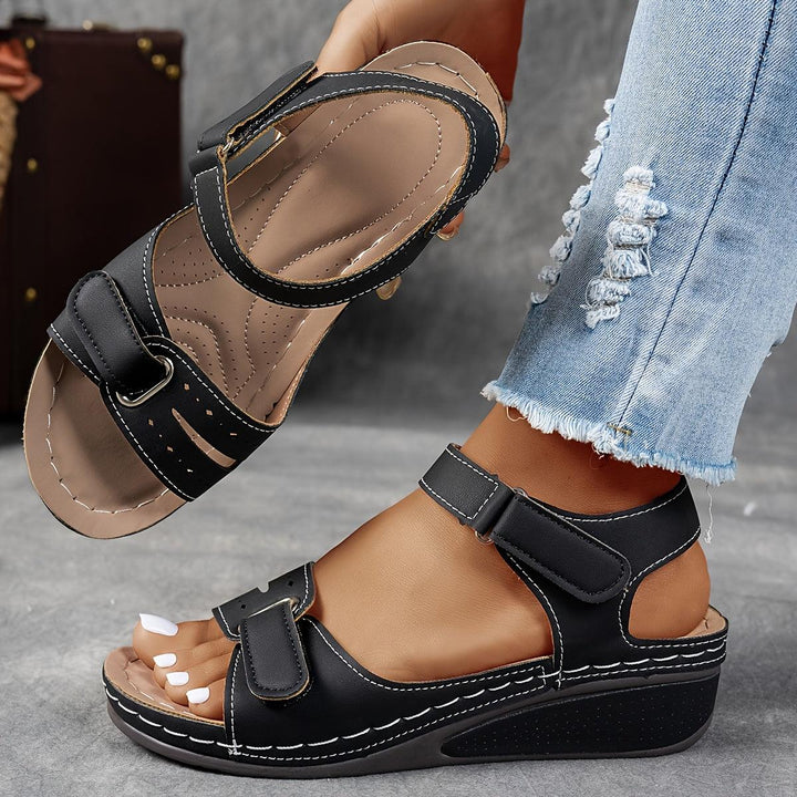 Women's Cushioned Sandals With Adjustable Straps