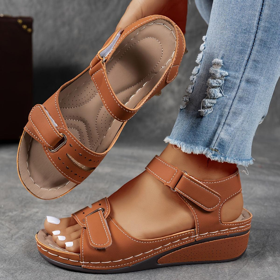 Women's Cushioned Sandals With Adjustable Straps