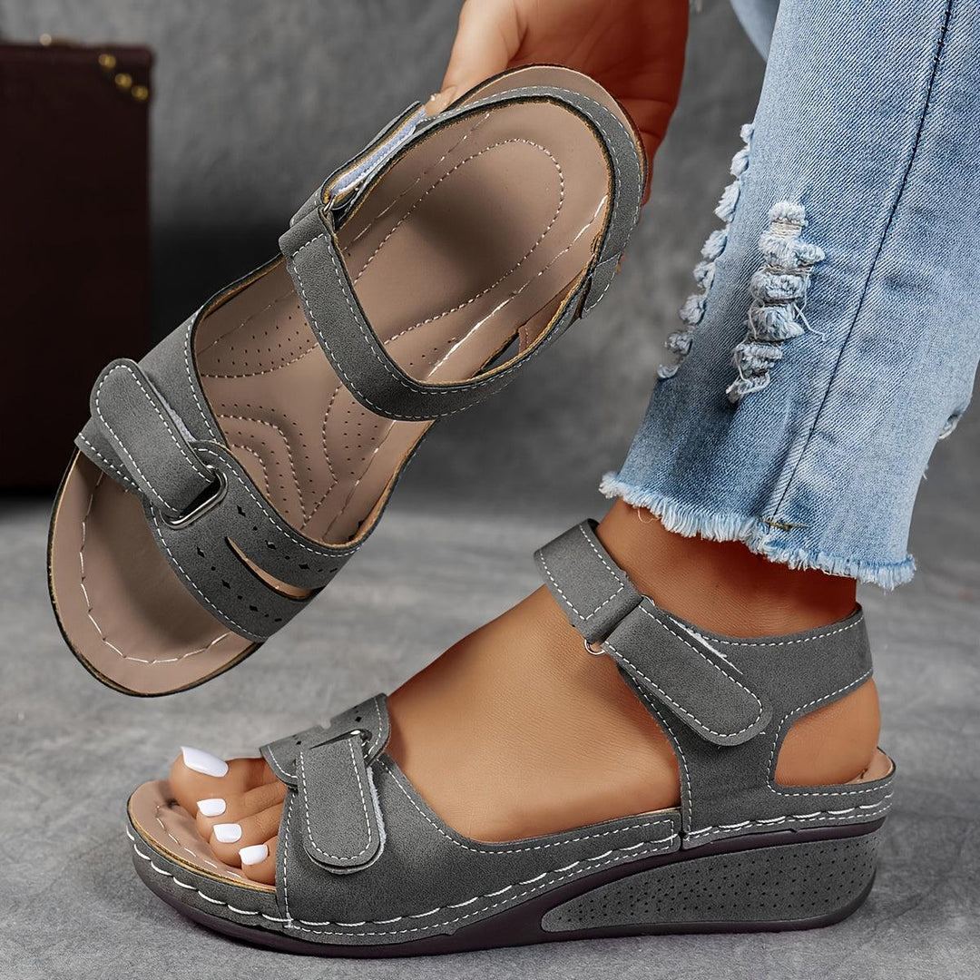 Women's Cushioned Sandals With Adjustable Straps